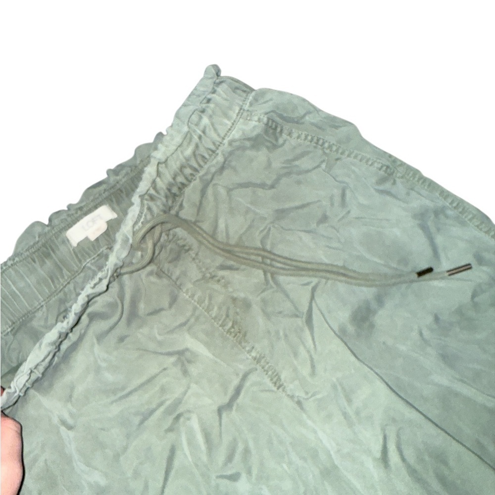 LOFT Size Small Emory Wide Leg
CROP PANT Relaxed Loose sage green Soft lyocell - Picture 4 of 8